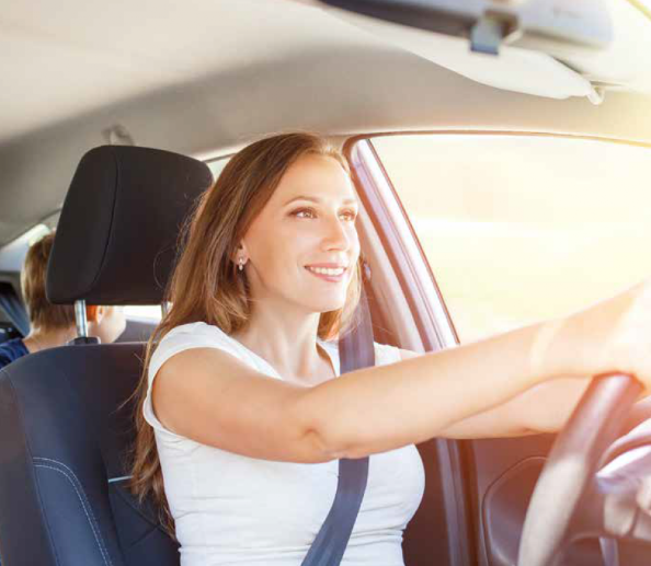 mujer conduciendo mujer conduciendo